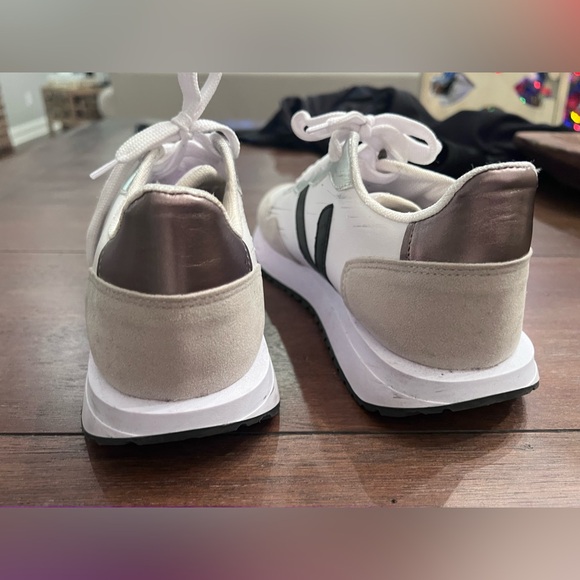 Cute and stylish sneakers. Size 9 neutral colors to go with everything! - Picture 2 of 6